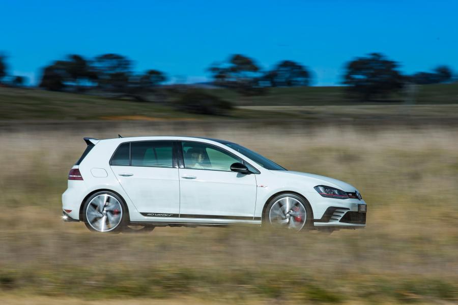  Volkswagen Golf GTi 40 Years Edition 2016 года  (фото 13 из 21)